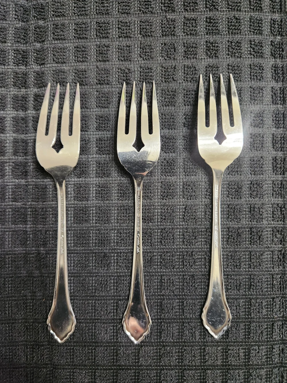3 Vintage Oneida Wm. A Rogers Deluxe Stainless Salad Forks Summer Mist / Autumn